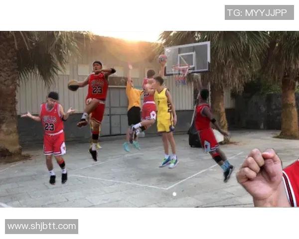 模仿足球明星摔倒视频引发热议网友纷纷模仿搞笑场景大比拼