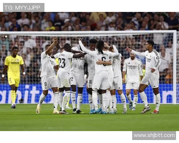 西班牙足球明星闪耀皇马赛场展现无与伦比的足球才华与激情